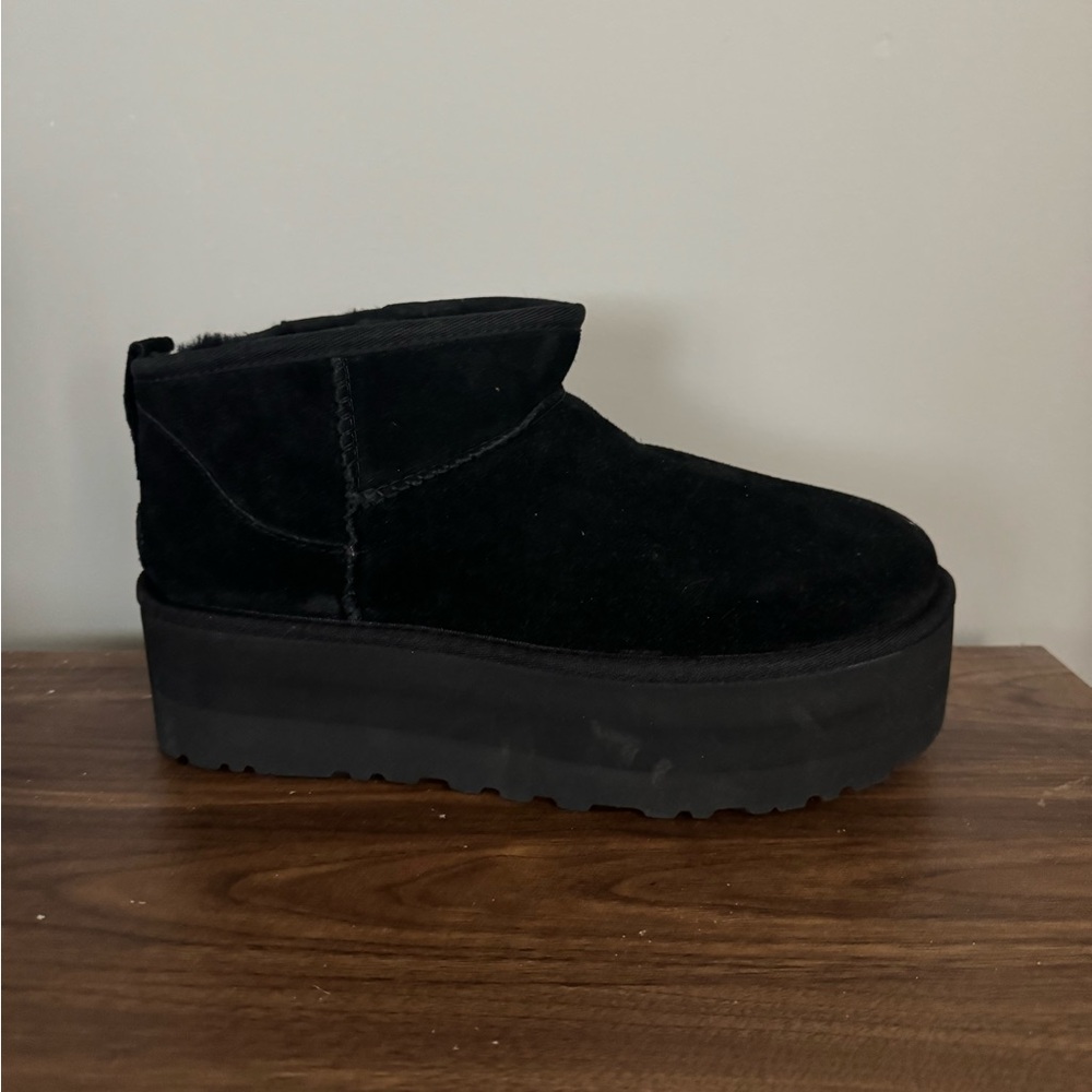 UGG Women's Classic Ultra Mini Platform
Fashion Boot, Black
